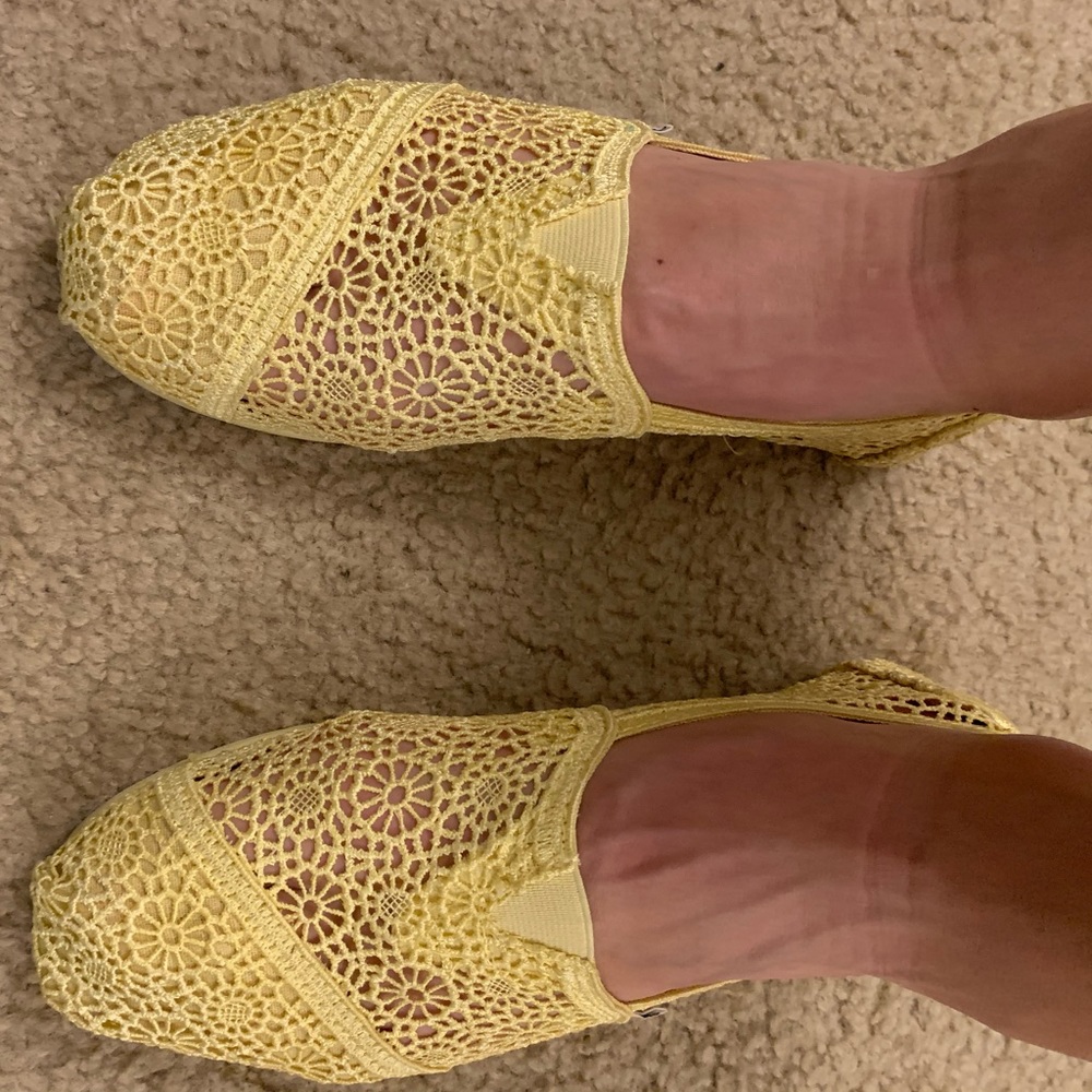 Toms Yellow Lace Shoe